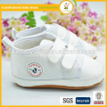 2016hot vente de chaussures de toile en plaine blanc en gros style nouveau style de bébé en caoutchouc chaussures nouveau style